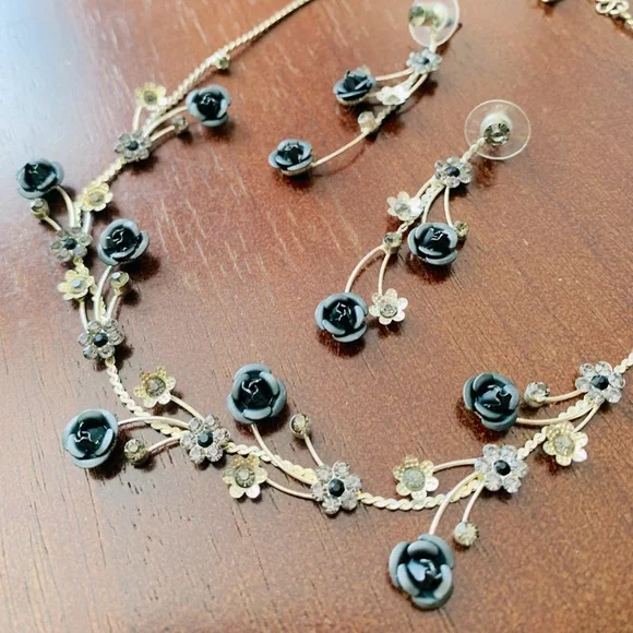 Black Rose Silver Grey Rhinestone Vintage Antique Necklace Earrings Romantic Set - Picture 7 of 7